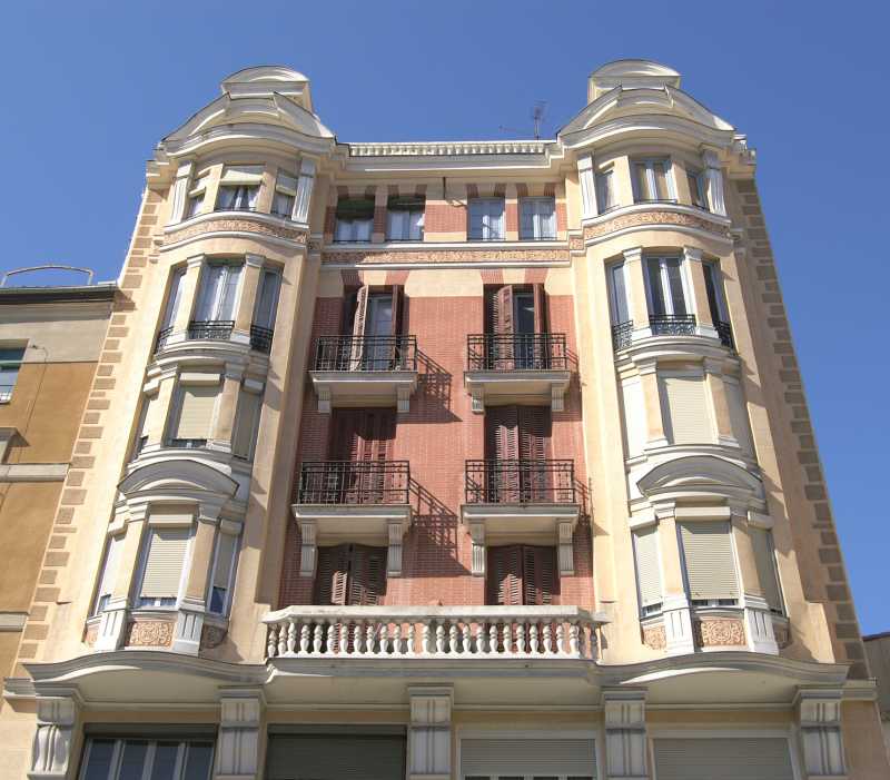 西班牙马德里旧公寓楼