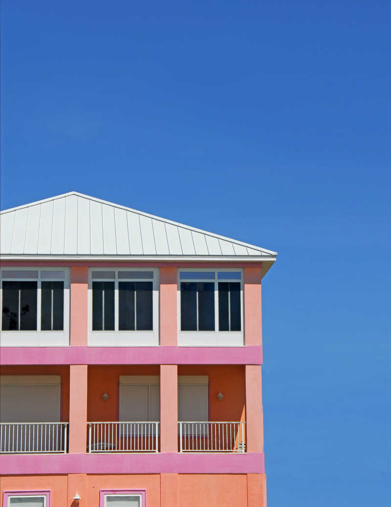 粉红色滨海房子