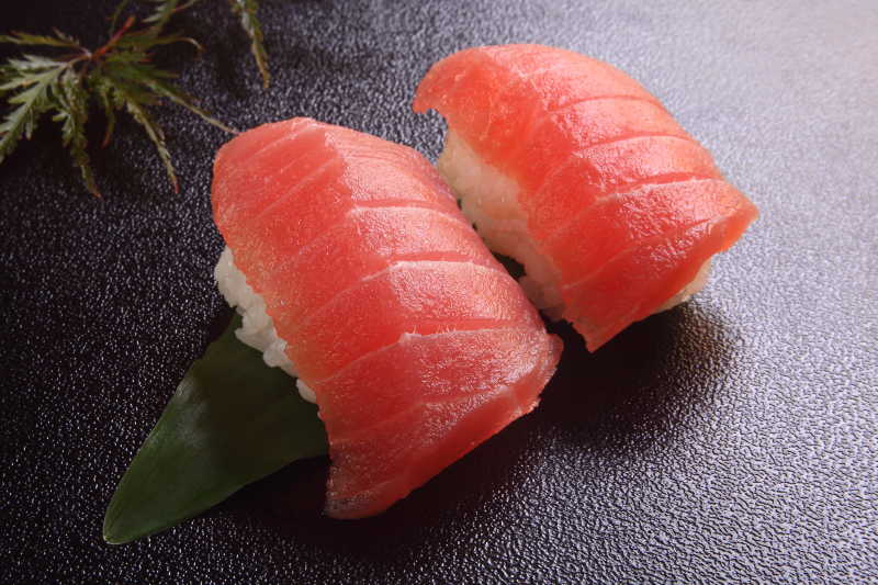 引人食欲的金枪鱼寿司