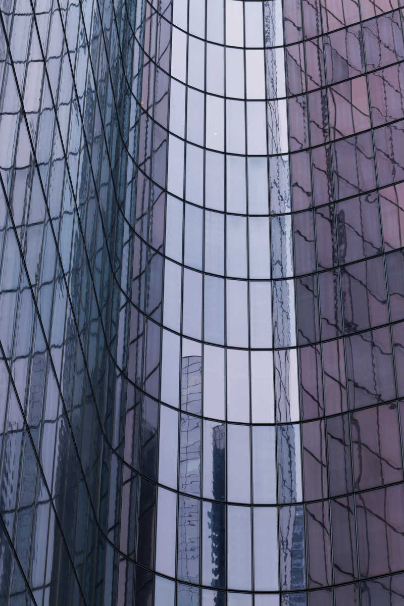 高楼大厦的玻璃幕墙