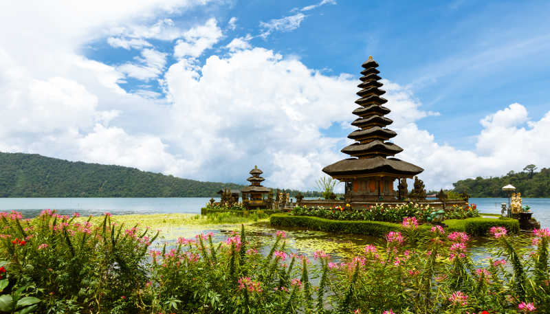 巴厘岛的优仑达努寺