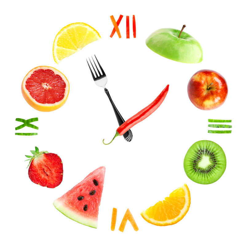 白色背景上的水果概念钟