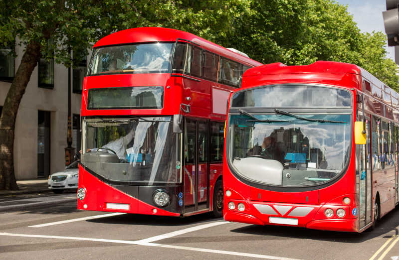 伦敦街头红色的双层巴士