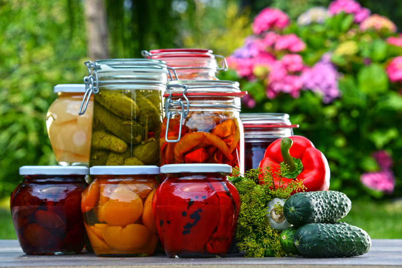 腌制蔬菜和水果的罐子