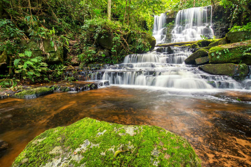 泰国绿色森林的菲奇坂瀑布