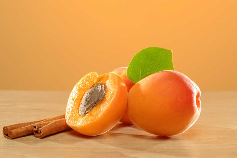 新鲜的水果杏