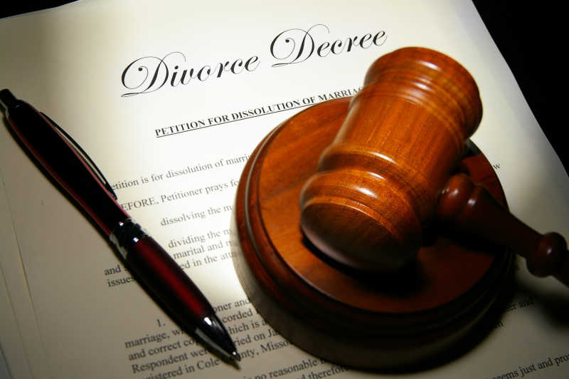 离婚协议书和法槌
