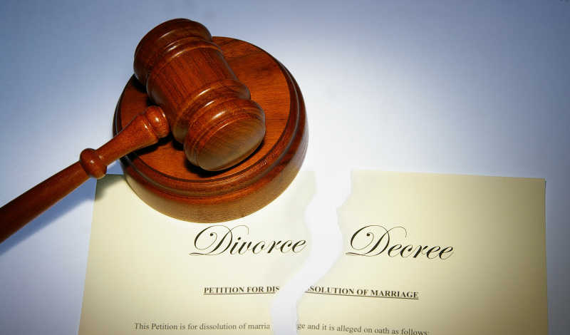 离婚协议书和法官槌