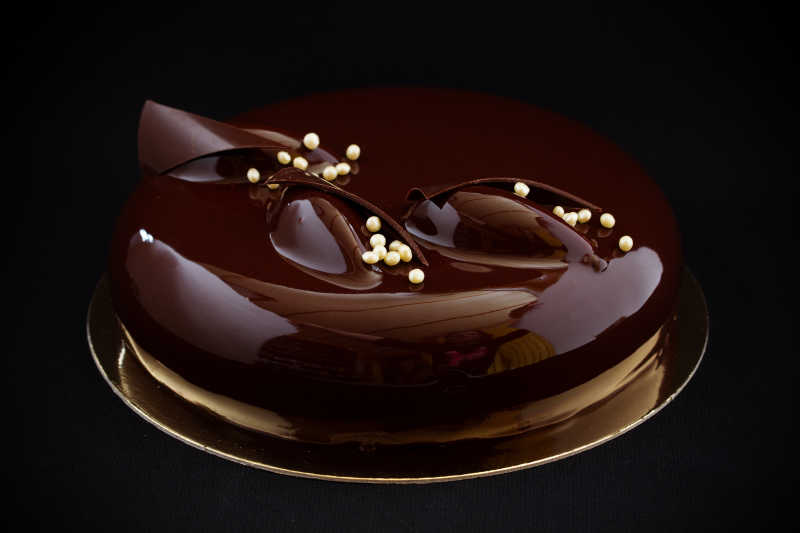 小巧精致的巧克力蛋糕