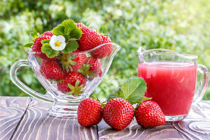 草莓与草莓汁