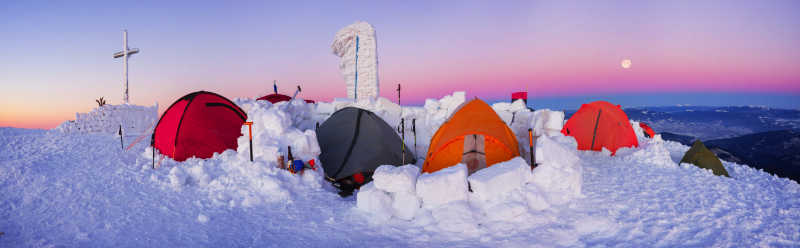 乌克兰最高峰上的帐篷