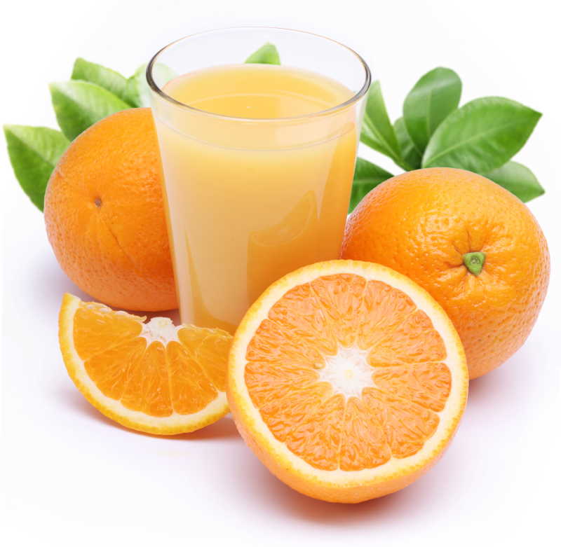 白色背景下的新鲜橙汁