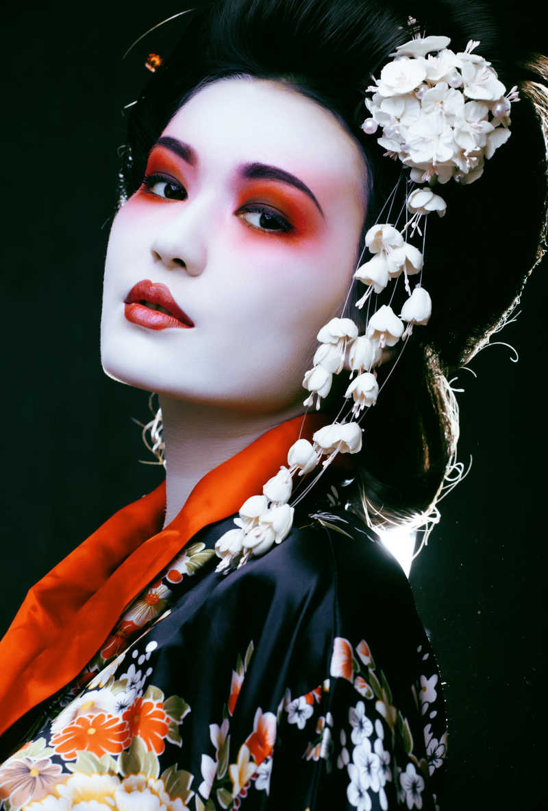 年轻漂亮的日本艺妓