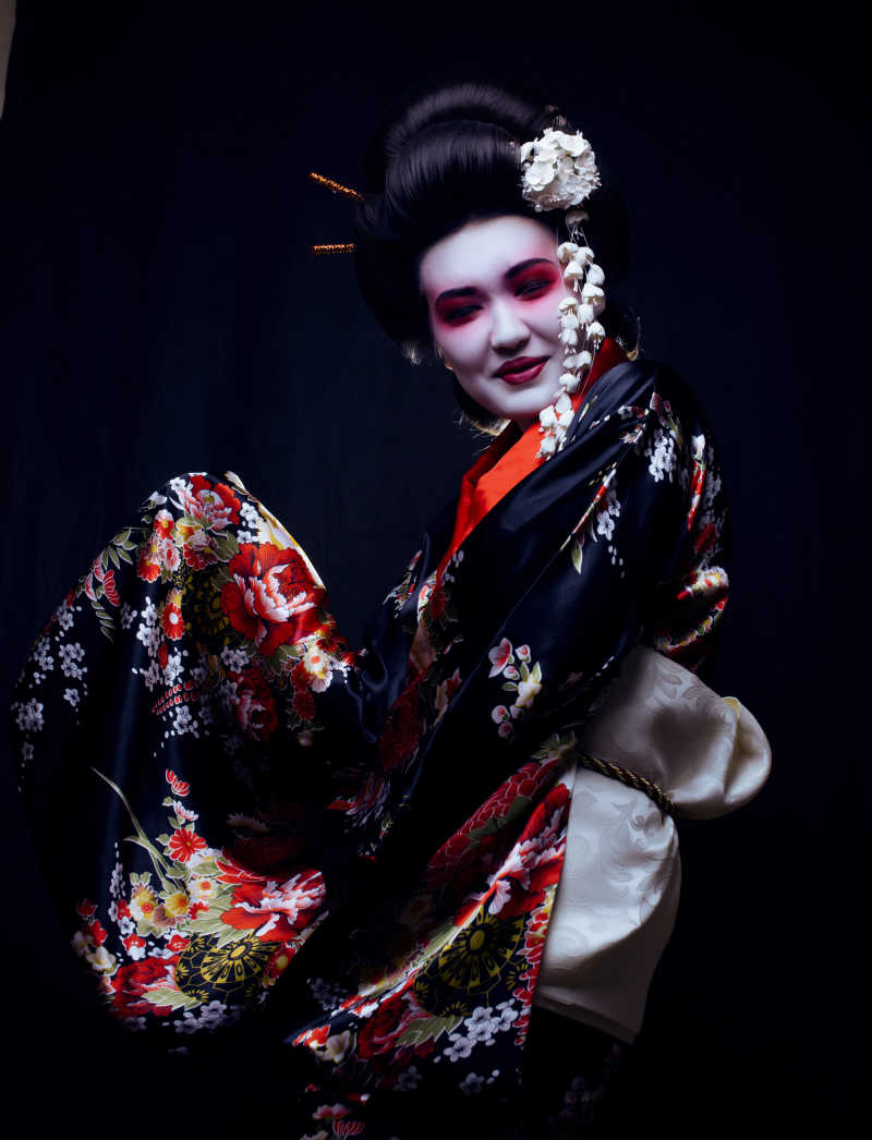 穿着和服的日本艺妓