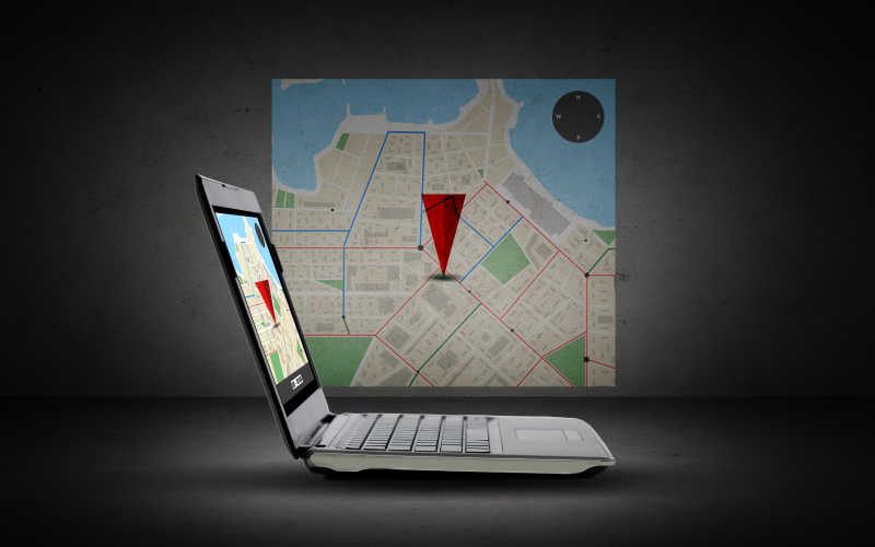 黑色背景下带GPS导航地图的笔记本电脑