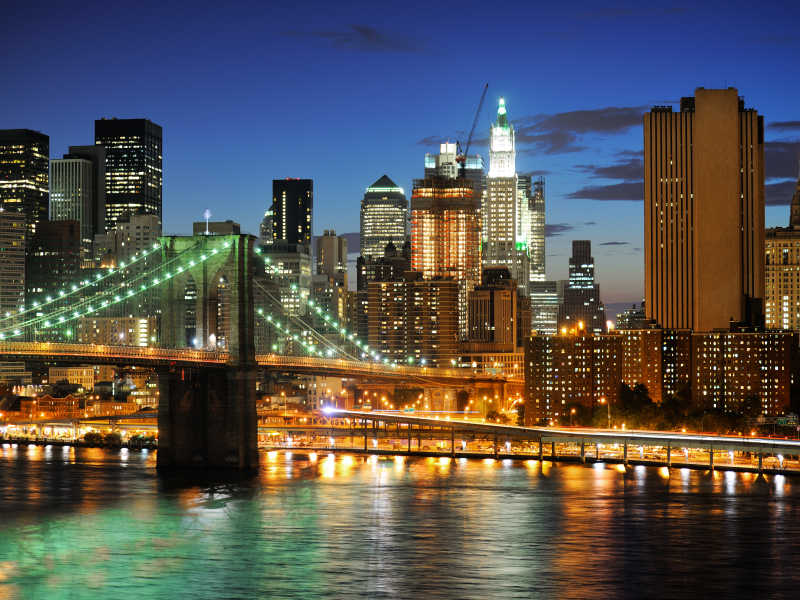 日落后的纽约曼哈顿桥