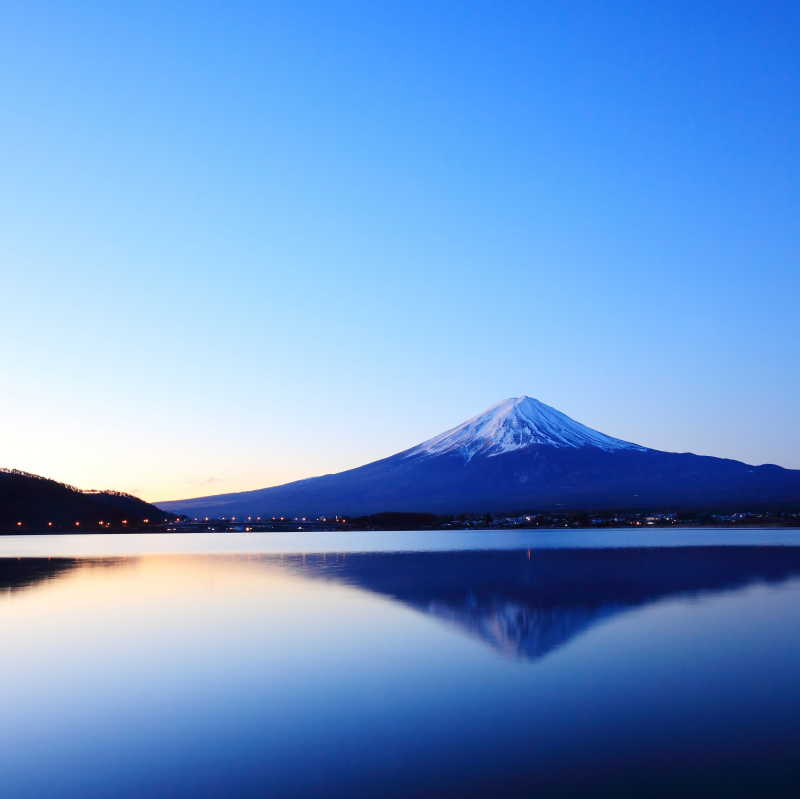 美丽的清晨的富士山