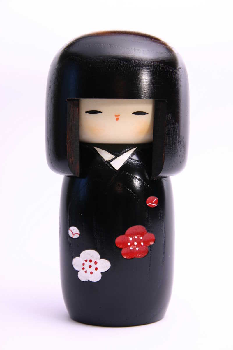 日本传统的木制纪念品娃娃