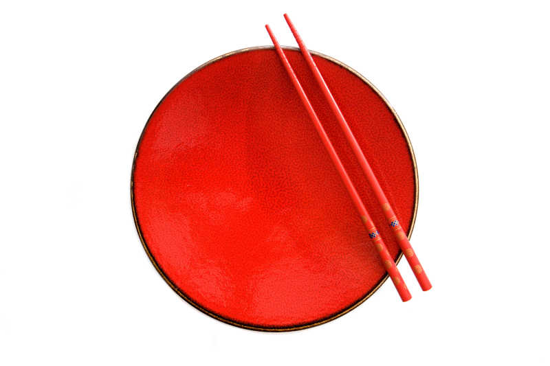 日本特色的红碗和红筷