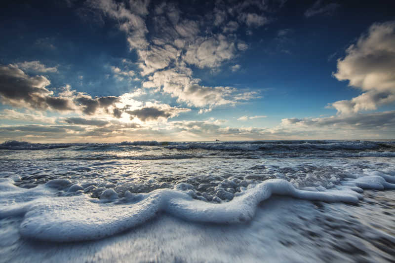 海面的浪花特写