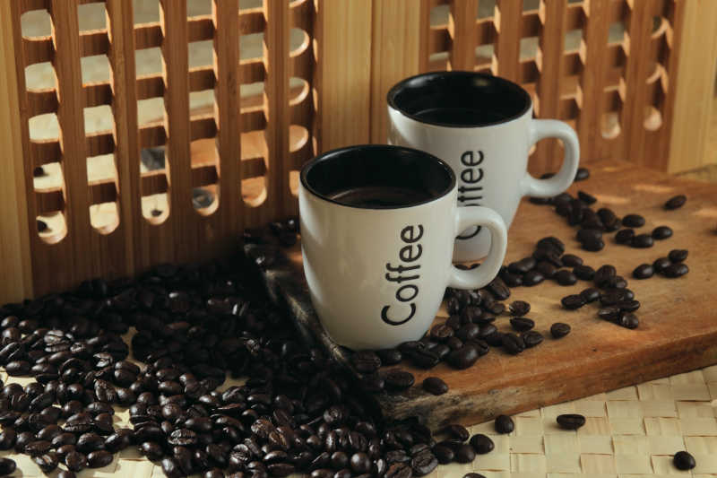两杯咖啡杯