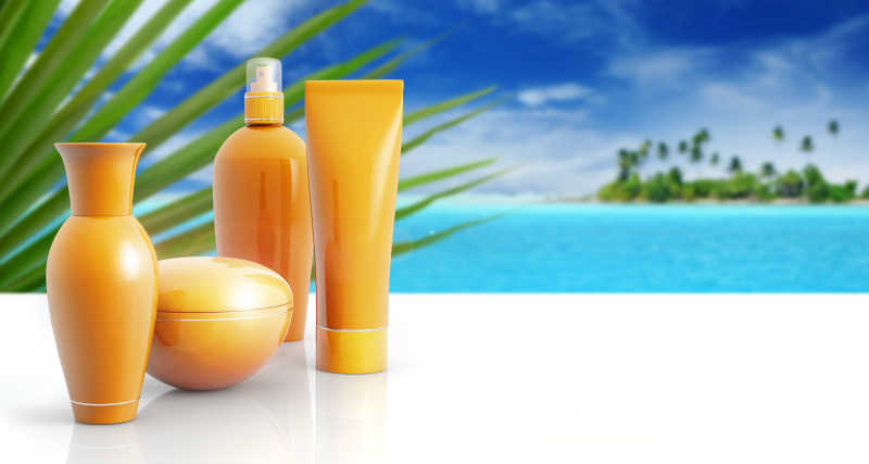 热带泳池背景的空白标签的护肤品瓶子