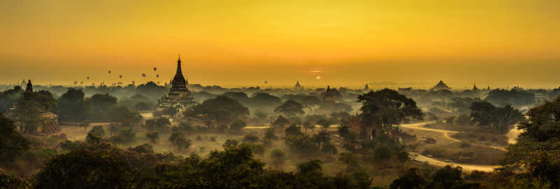 缅甸巴甘上方美丽的的日出风景