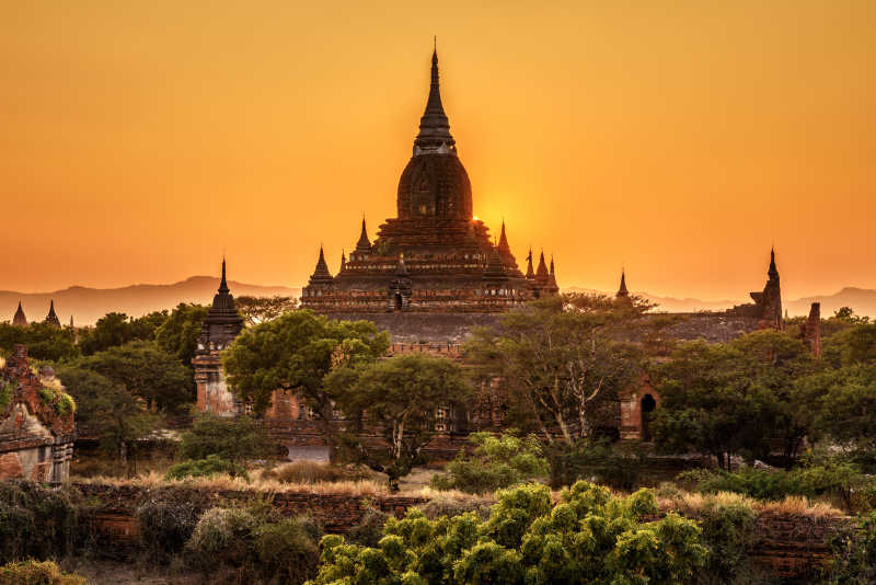 缅甸巴甘佛教寺庙的日出美景