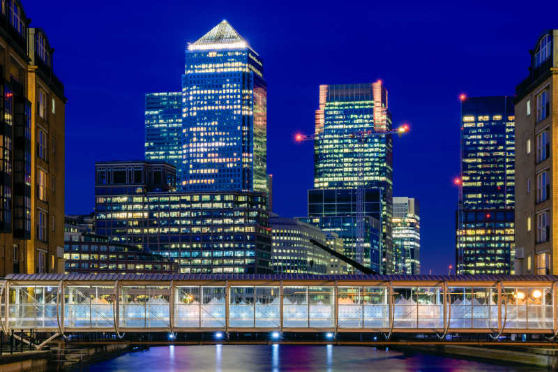 夜间的伦敦金融中心夜景