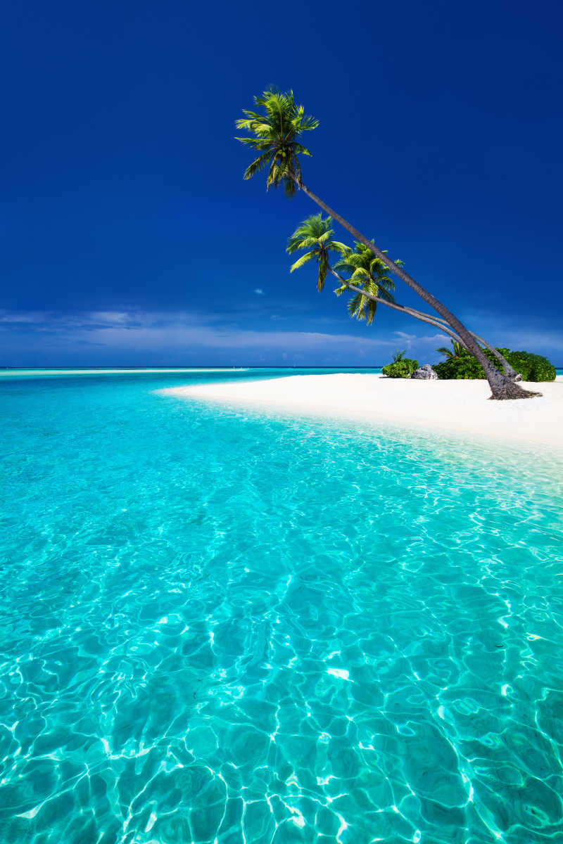 热带岛屿上的海滩