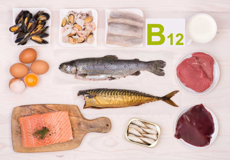 木制桌上的维生素B12食品
