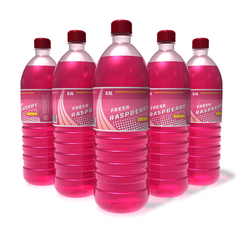 塑料瓶中的树莓饮料