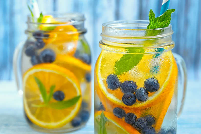 自制柠檬蓝莓水果饮料