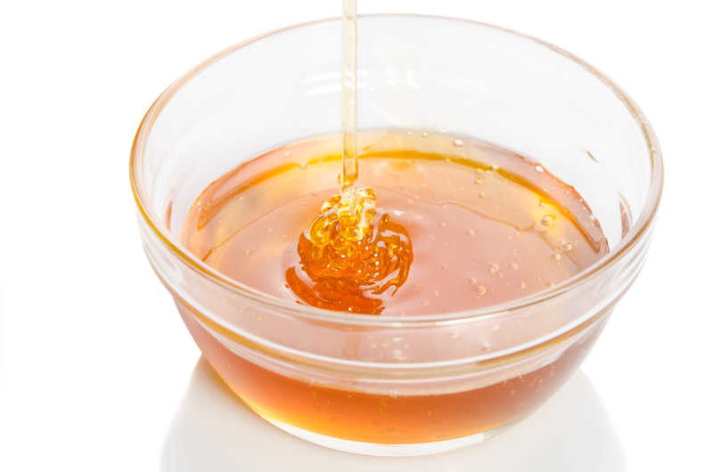 玻璃碗里的新鲜蜂蜜