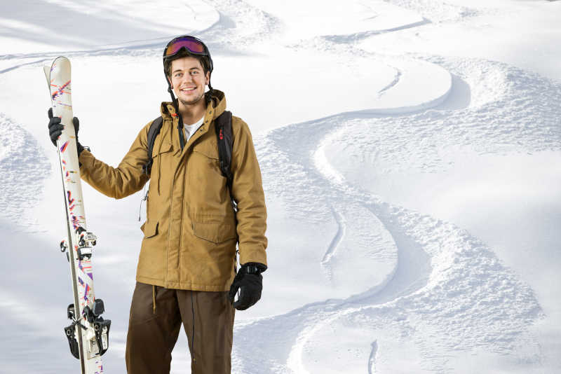 男性滑雪者