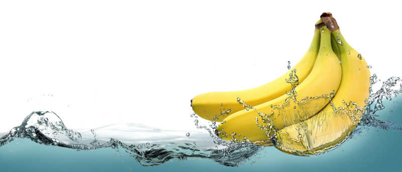 放入水里的香蕉