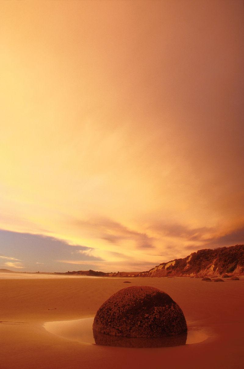 太平洋沿岸多姿多彩的夕阳