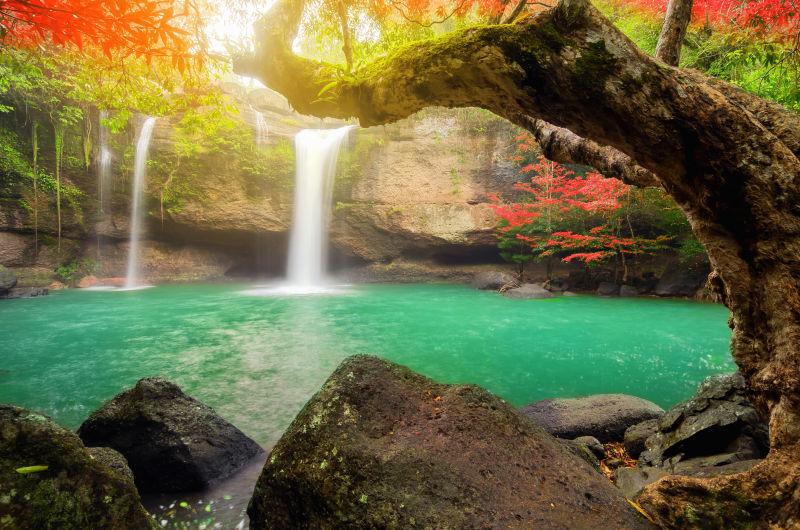 泰国国家公园的美丽苏亚特瀑布