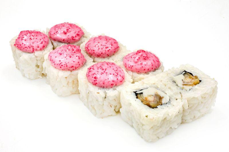 粉色肉酱覆盖的寿司
