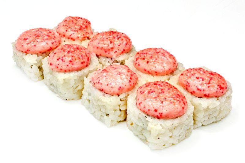 鲜肉酱覆盖的白色海鲜寿司