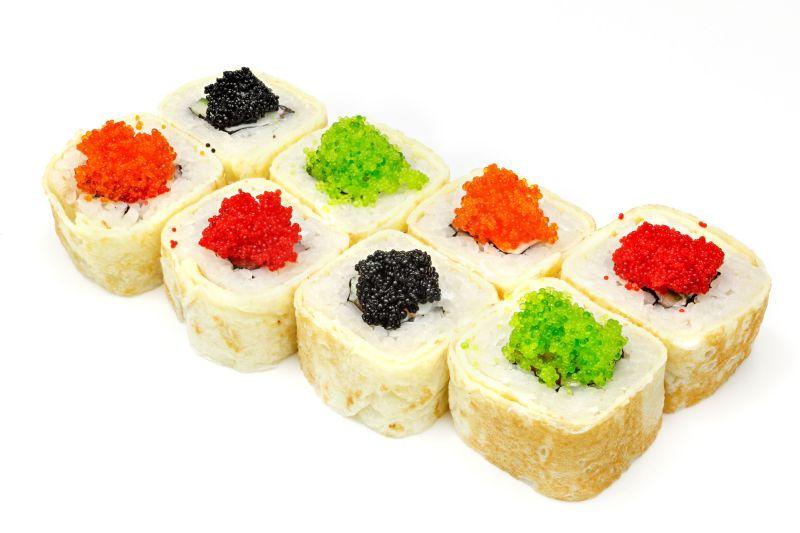 多种颜色的鱼籽海鲜寿司