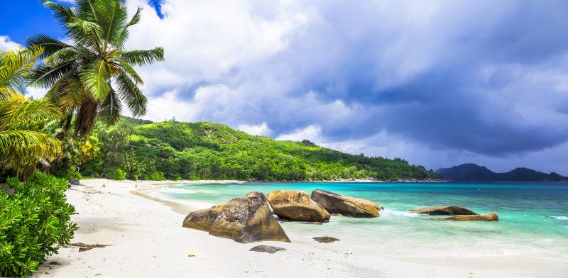 马埃岛上美丽的海滩景色
