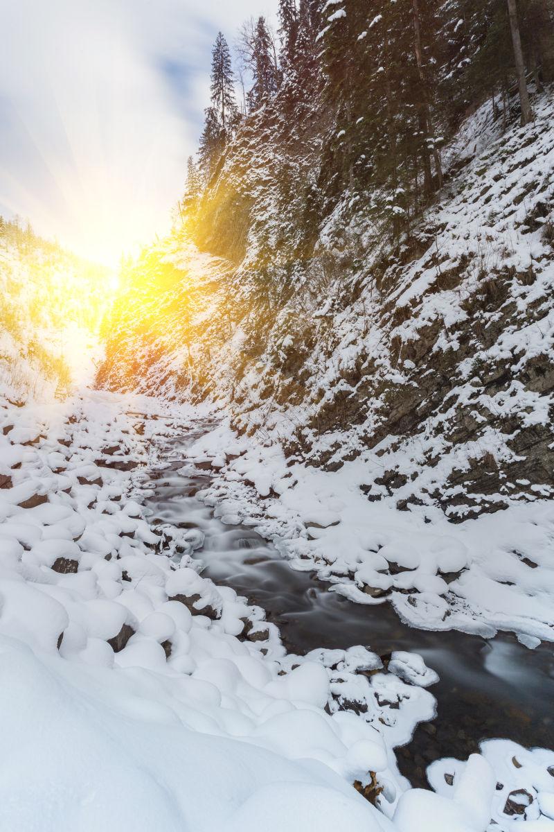 冬季大石山河里雪景