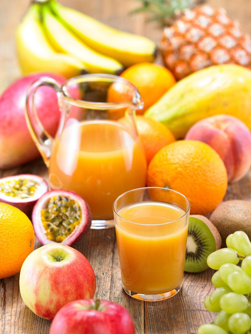 各种水果和果汁