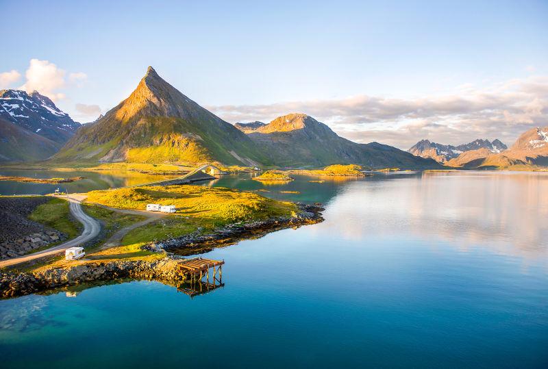 挪威罗弗敦群岛的自然山区河流