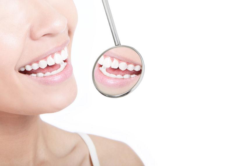 健康女性牙齿牙科口腔镜