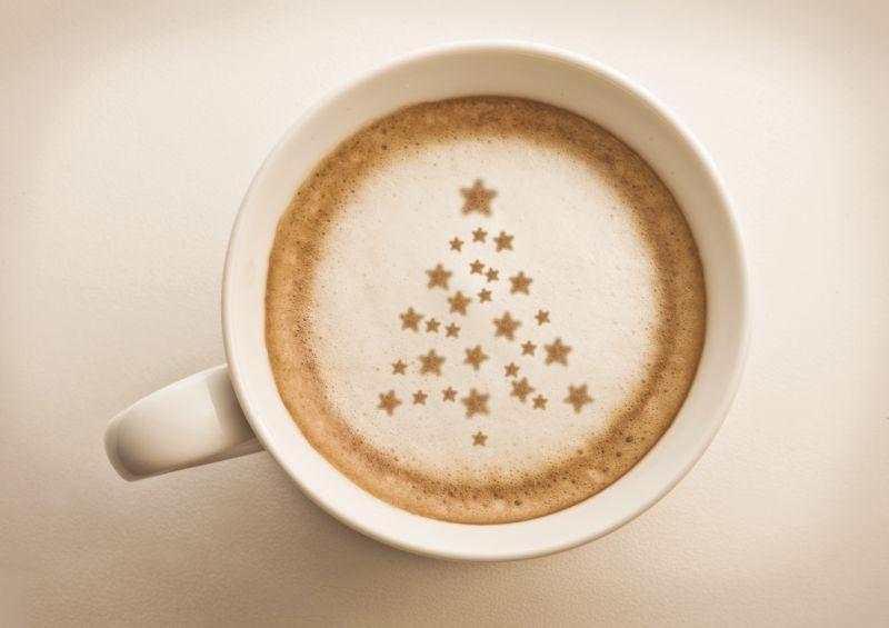 圣诞树图案的咖啡