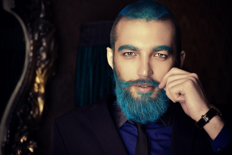 蓝色胡子蓝色头发的男模