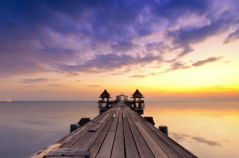 泰国普吉岛日落之前的美景