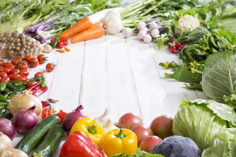 白板上新鲜美味健康的蔬菜